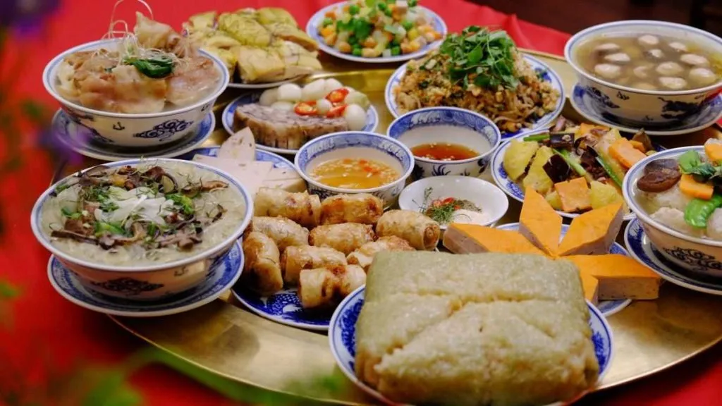 cam-nang-an-uong-an-toan-va-lanh-manh-trong-dip-tet-nguyen-tieu-lua-chon-va-thuong-thuc-banh-chung-mot-cach-thong-minh-de-bao-ve-suc-khoe